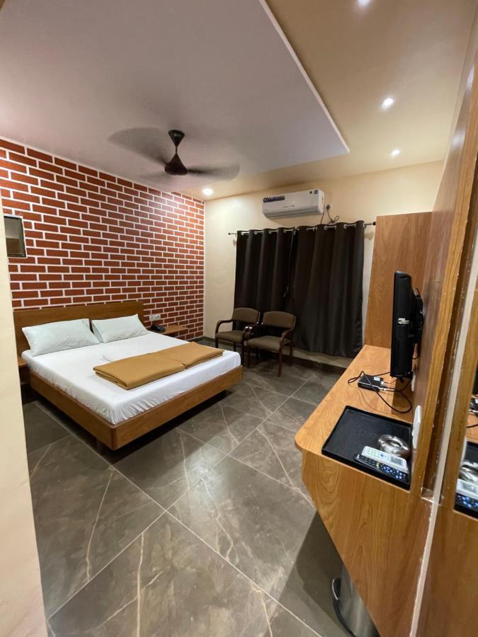Hotel Vardhan Silvassa Ngoại thất bức ảnh