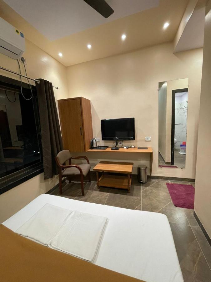 Hotel Vardhan Silvassa Ngoại thất bức ảnh