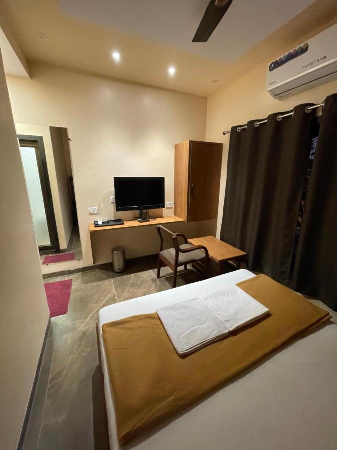 Hotel Vardhan Silvassa Ngoại thất bức ảnh