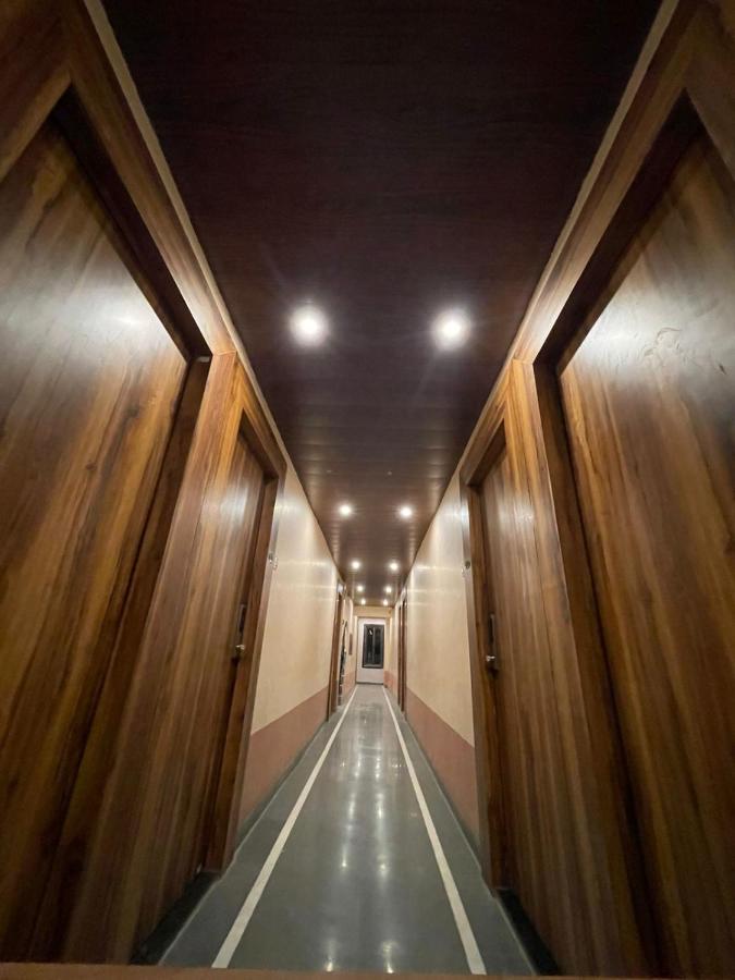 Hotel Vardhan Silvassa Ngoại thất bức ảnh