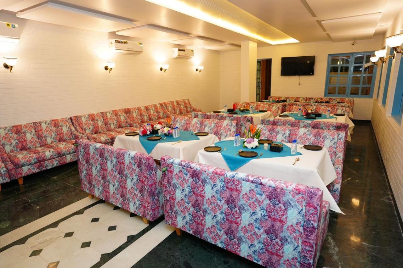 Hotel Vardhan Silvassa Ngoại thất bức ảnh
