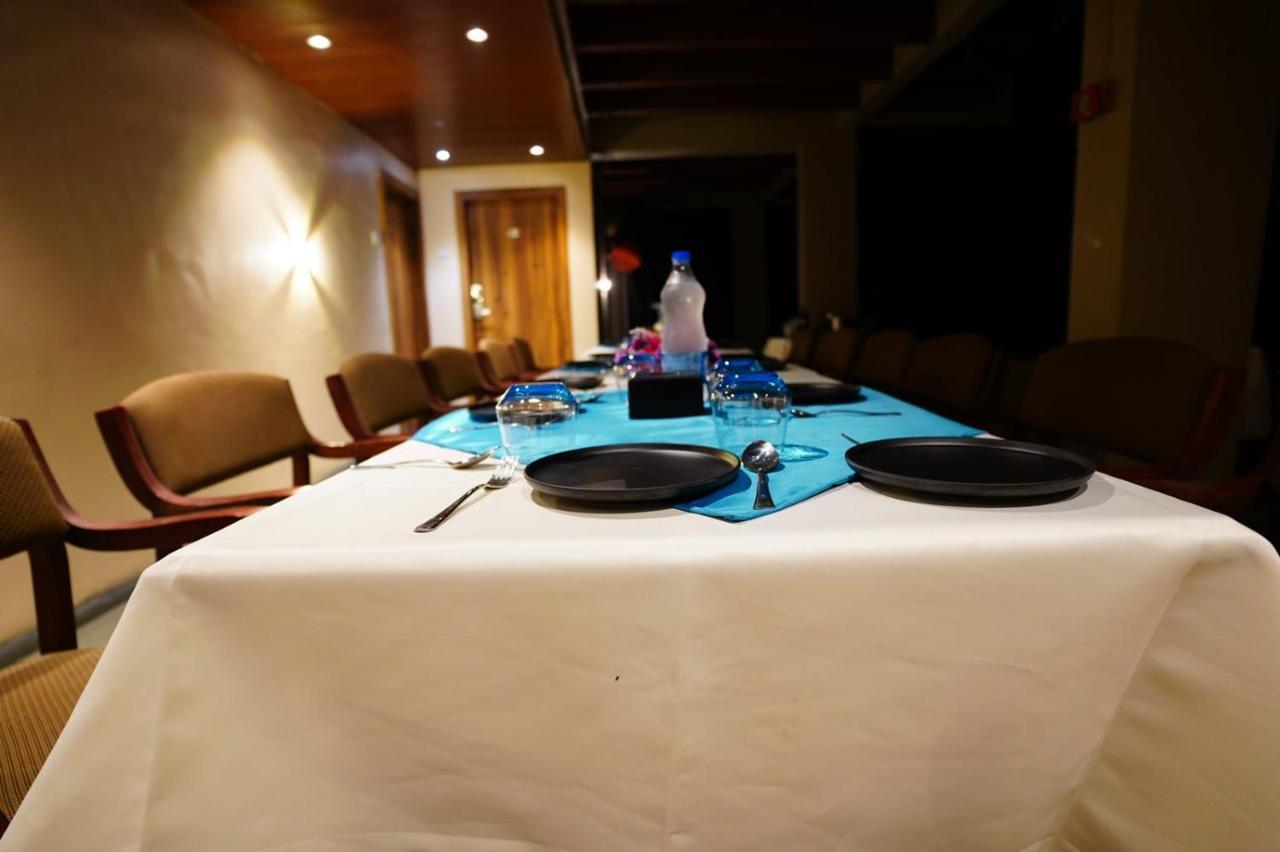 Hotel Vardhan Silvassa Ngoại thất bức ảnh